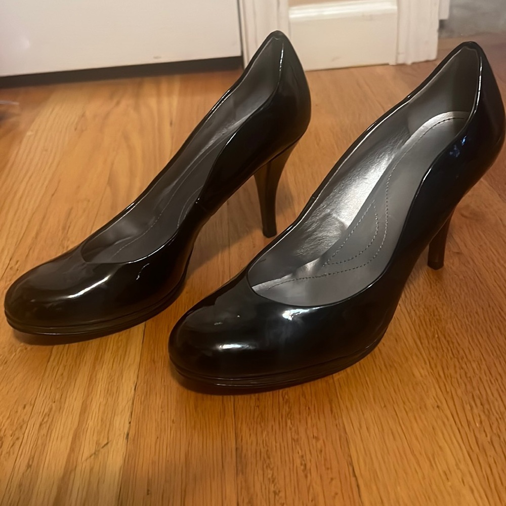 Tahari patent leather heels